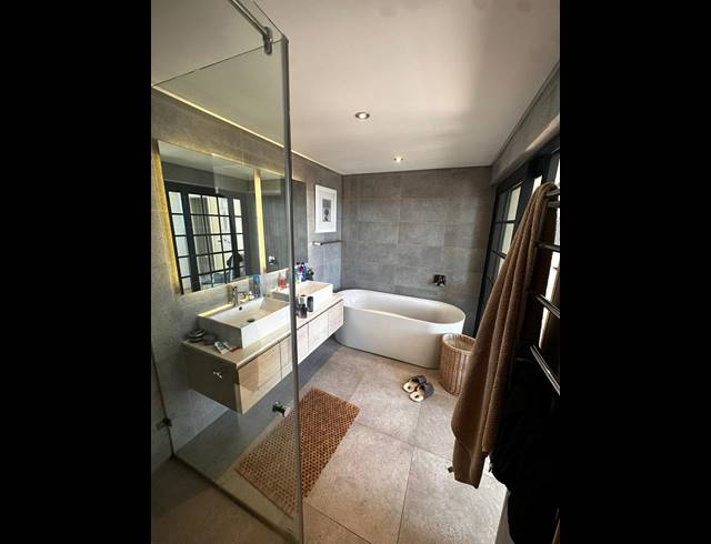 2 BEDROOM APARTMENT TO LET IN VREDEHOEK